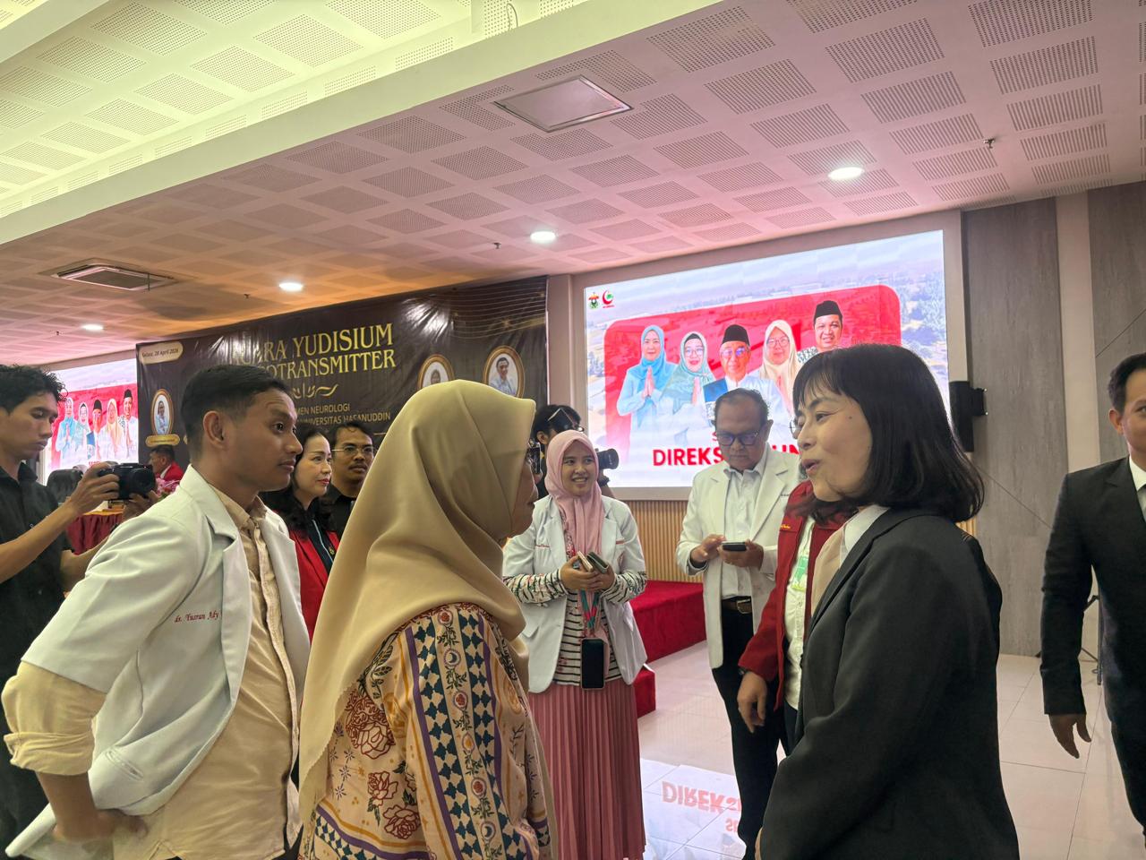 Ahli Saraf Ternama Jepang Memberikan Kuliah Tamu di Fakultas Kedokteran Universitas Hasanuddin