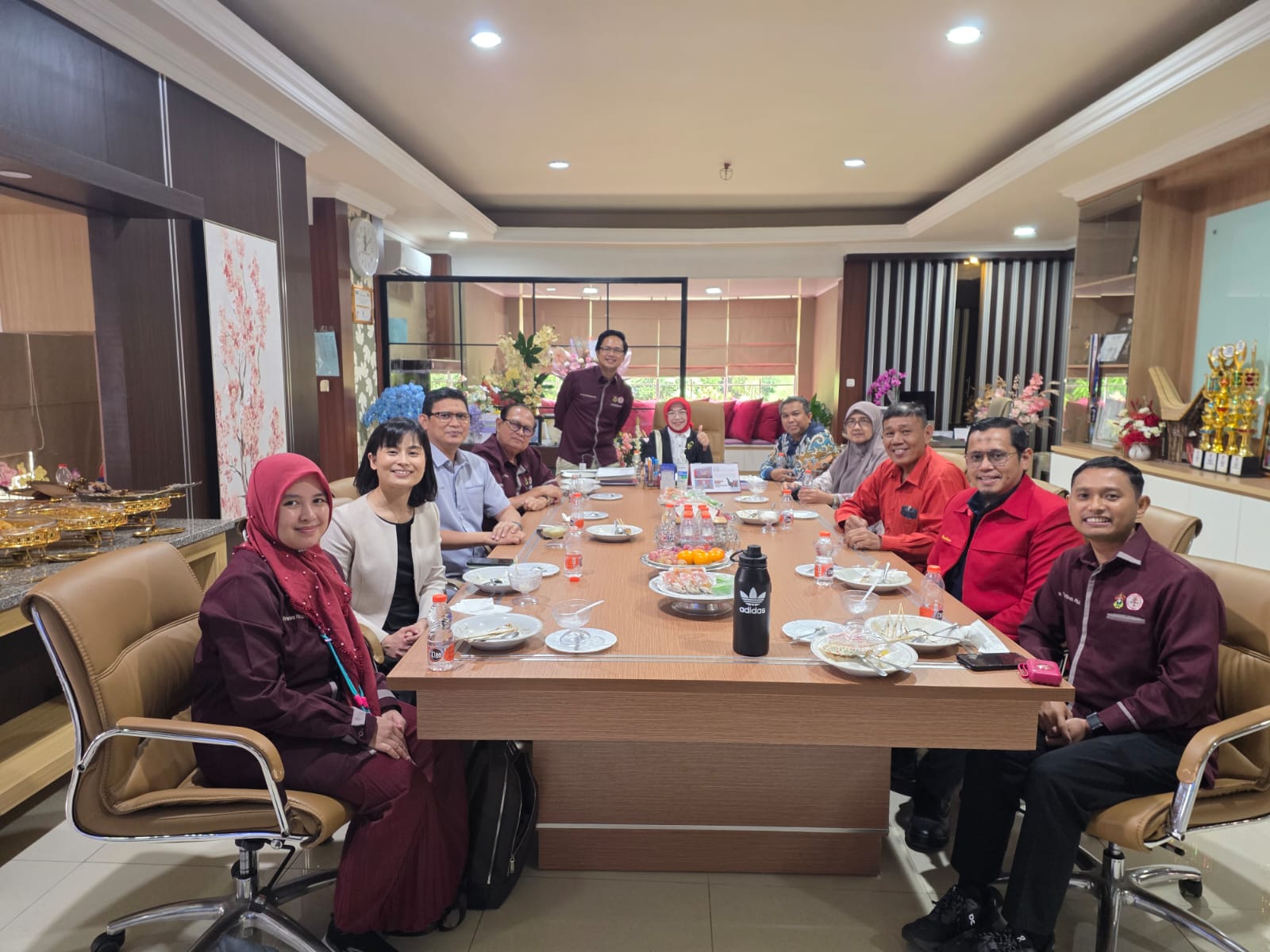 Ahli Saraf Ternama Jepang Memberikan Kuliah Tamu di Fakultas Kedokteran Universitas Hasanuddin