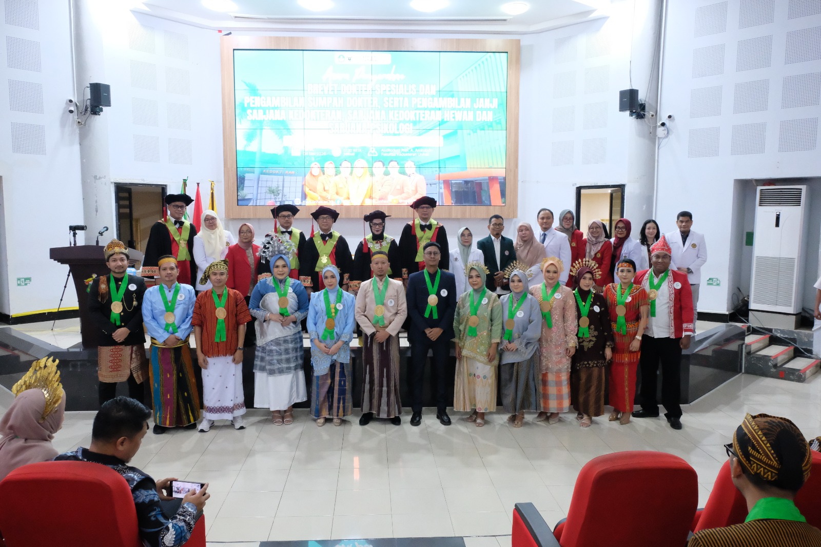 Fakultas Kedokteran Unhas Gelar Brevet PPDS, Sumpah Dokter, dan Pengambilan Janji Lulusan Mei 2026