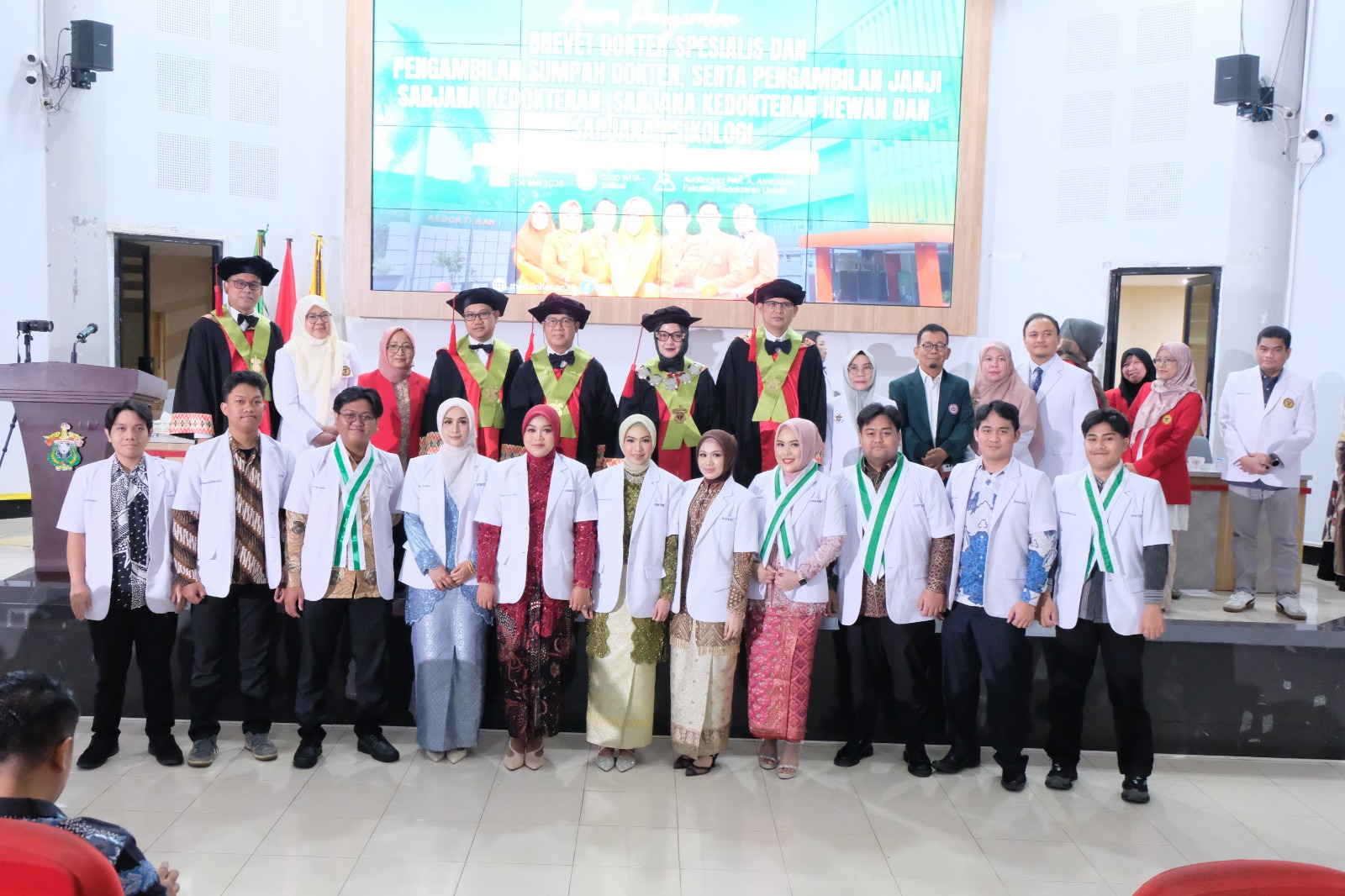 Fakultas Kedokteran Unhas Gelar Brevet PPDS, Sumpah Dokter, dan Pengambilan Janji Lulusan Mei 2026