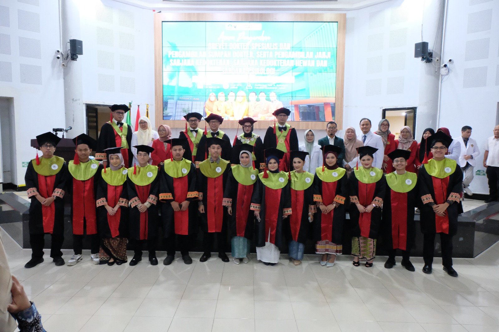 Fakultas Kedokteran Unhas Gelar Brevet PPDS, Sumpah Dokter, dan Pengambilan Janji Lulusan Mei 2026