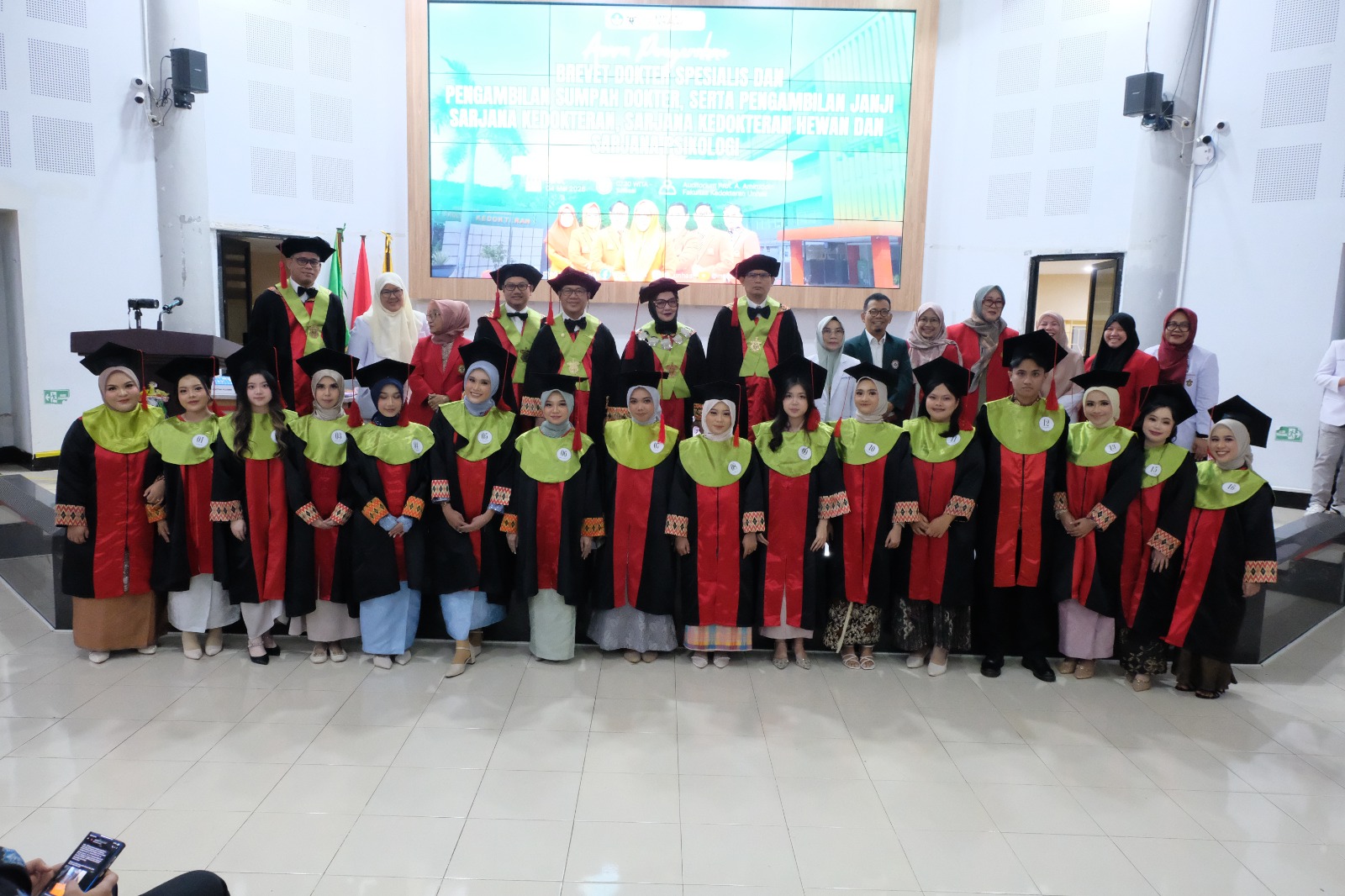 Fakultas Kedokteran Unhas Gelar Brevet PPDS, Sumpah Dokter, dan Pengambilan Janji Lulusan Mei 2026
