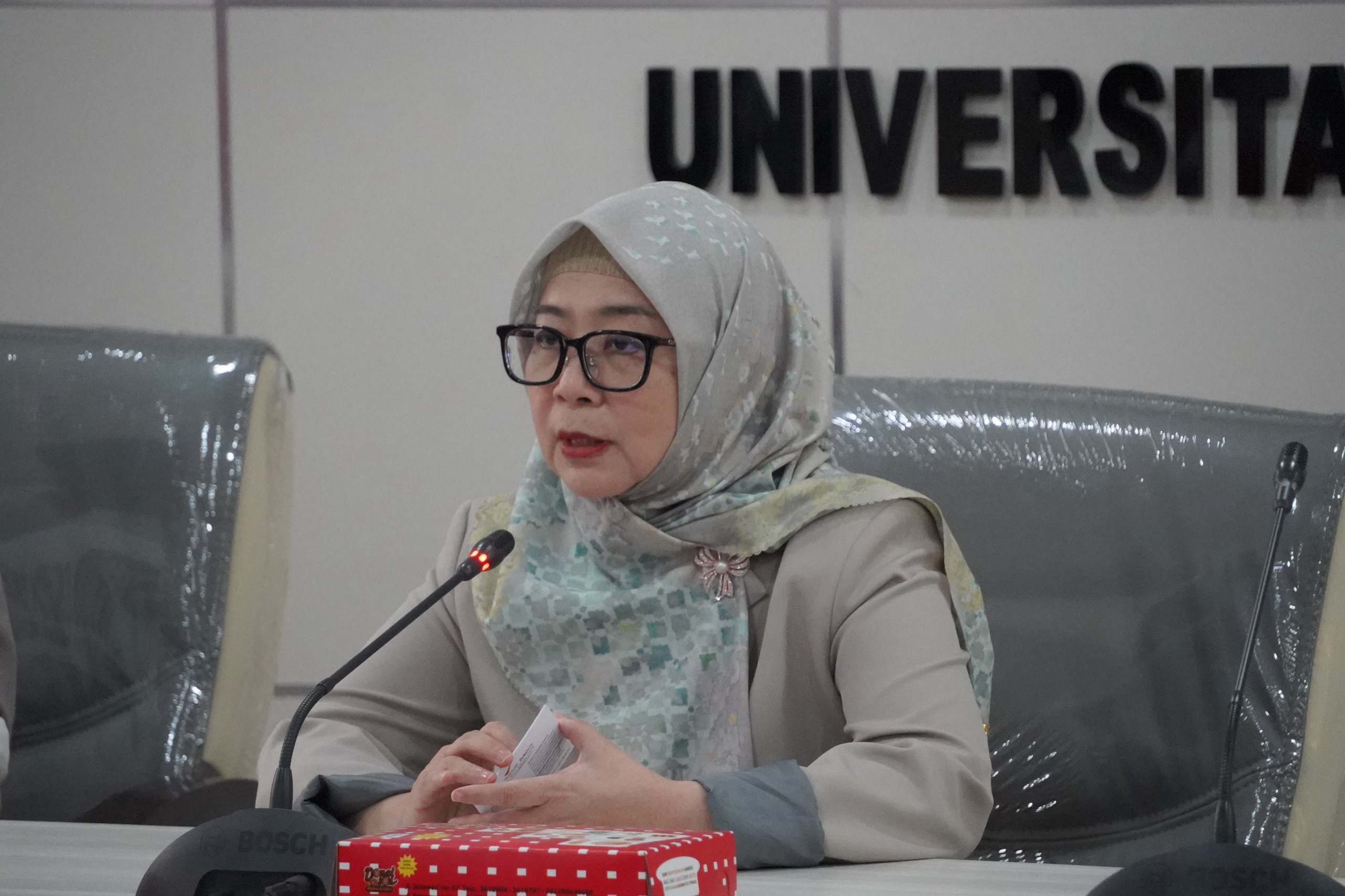 Guest Lecture SingHealth Duke-NUS Bahas Inovasi Penanganan Kanker Payudara dan Skoliosis di FK Unhas