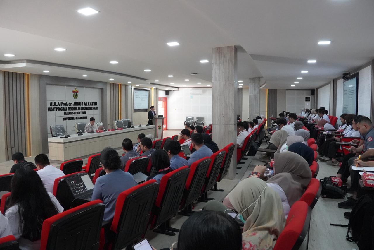 Guest Lecture SingHealth Duke-NUS Bahas Inovasi Penanganan Kanker Payudara dan Skoliosis di FK Unhas