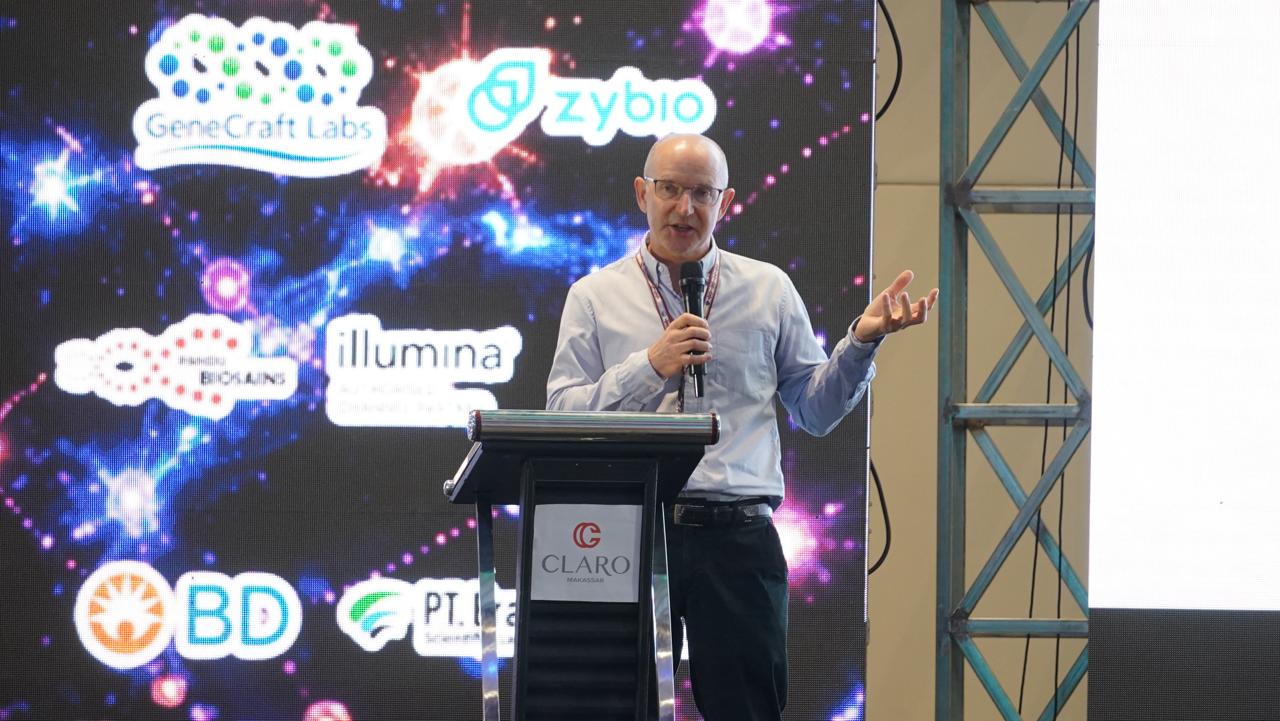 Dekan FK Unhas Sampaikan Plenary Lecture pada PIT PAMKI 2026, Bahas Sinergi Penanganan Infeksi pada Pasien Penyakit Ginjal