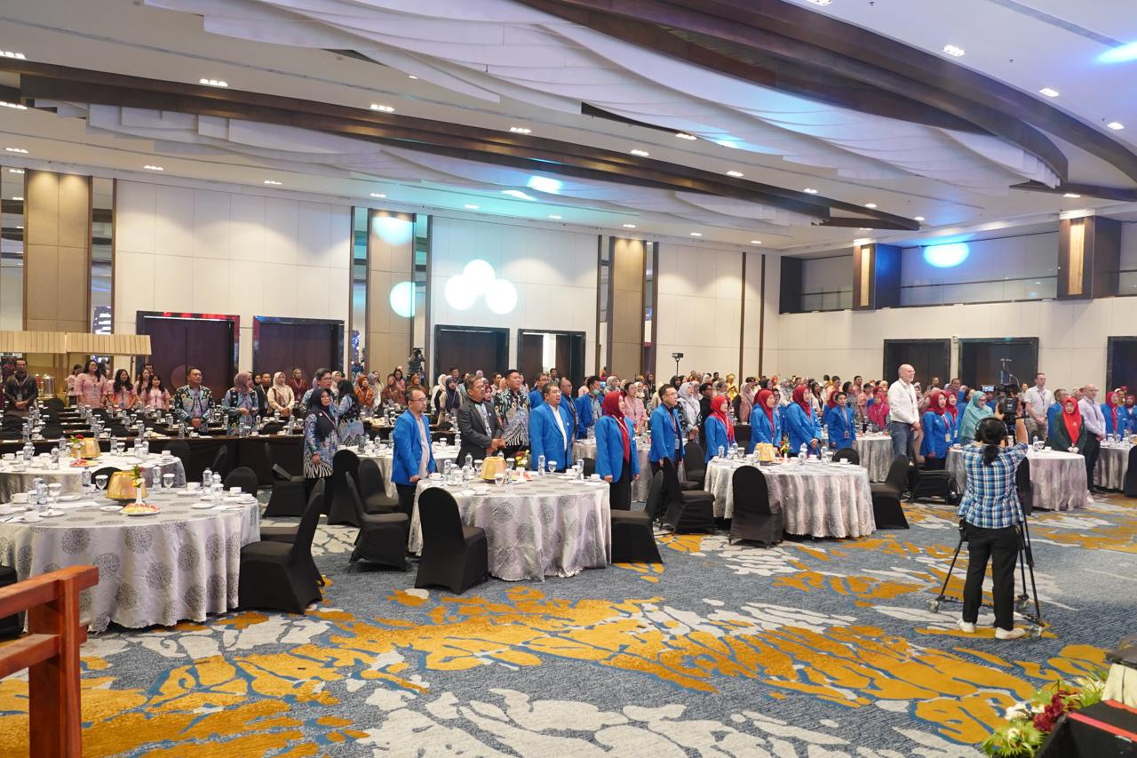 Dekan FK Unhas Sampaikan Plenary Lecture pada PIT PAMKI 2026, Bahas Sinergi Penanganan Infeksi pada Pasien Penyakit Ginjal