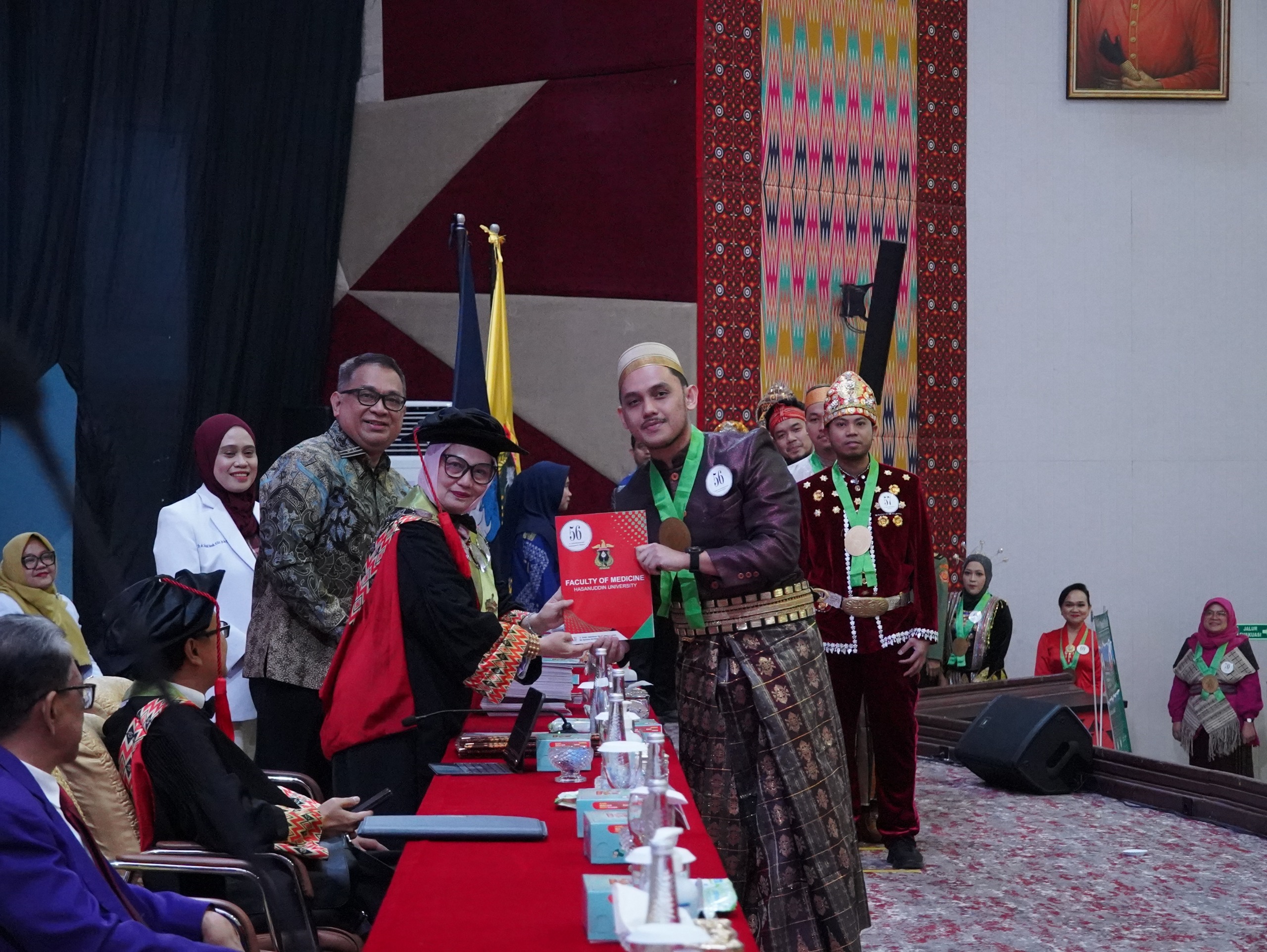 FK Unhas Gelar Penyerahan Brevet Spesialis, Sumpah Dokter, dan Janji Sarjana Periode Juli 2026