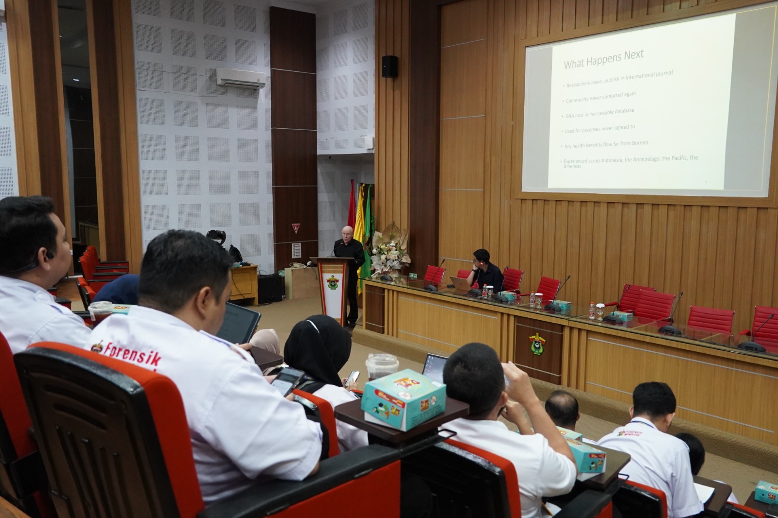 FK Unhas Gelas Kuliah Tamu Bersama Prof. Benjamin Gregg Bahas Integritas Ilmiah dalam Riset Genetik