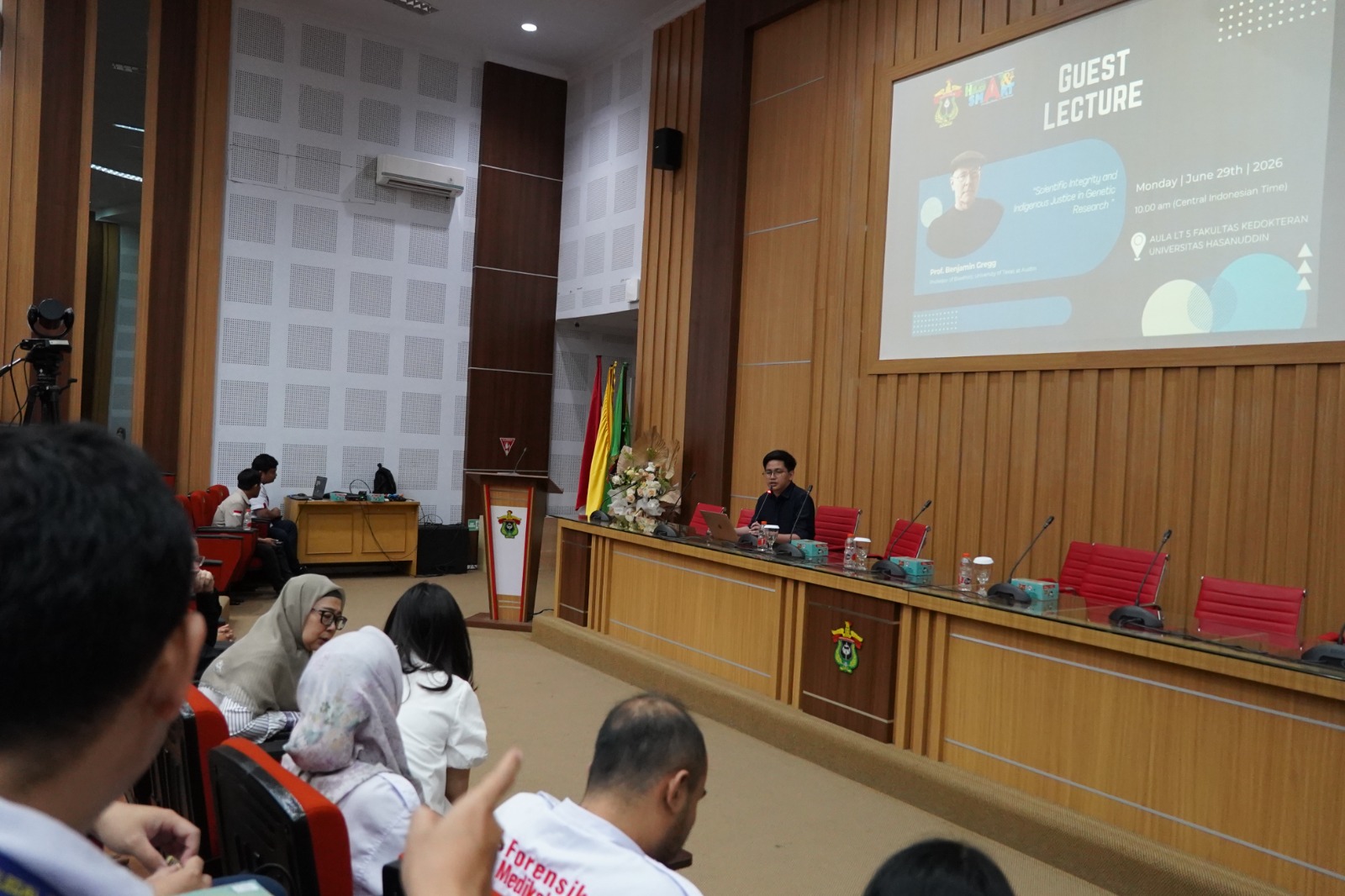 FK Unhas Gelas Kuliah Tamu Bersama Prof. Benjamin Gregg Bahas Integritas Ilmiah dalam Riset Genetik