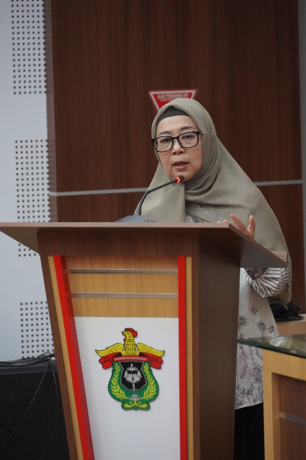 FK Unhas Gelas Kuliah Tamu Bersama Prof. Benjamin Gregg Bahas Integritas Ilmiah dalam Riset Genetik