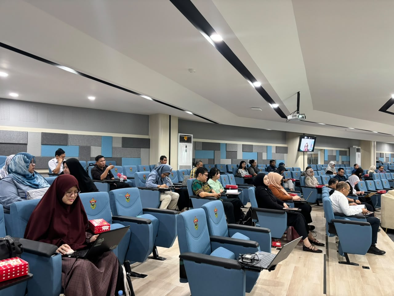 FK Unhas Perkuat Sistem Penjaminan Mutu melalui FGD Evaluasi dan Standardisasi Instrumen Survei Umpan Balik