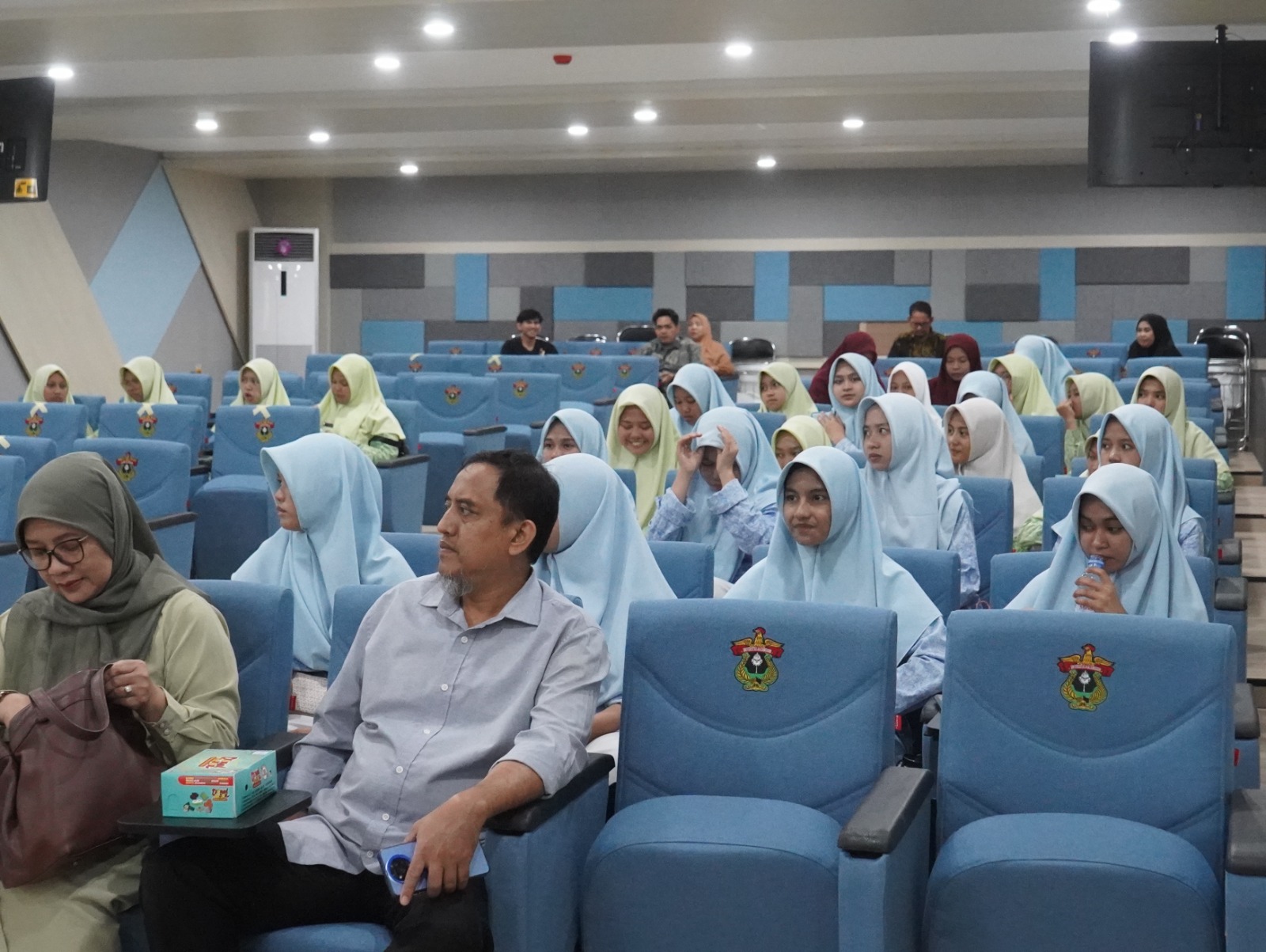 Fakultas Kedokteran Unhas Terima Kunjungan Studi Komparatif Pondok Pesantren Modern Putri IMMIM Pangkep