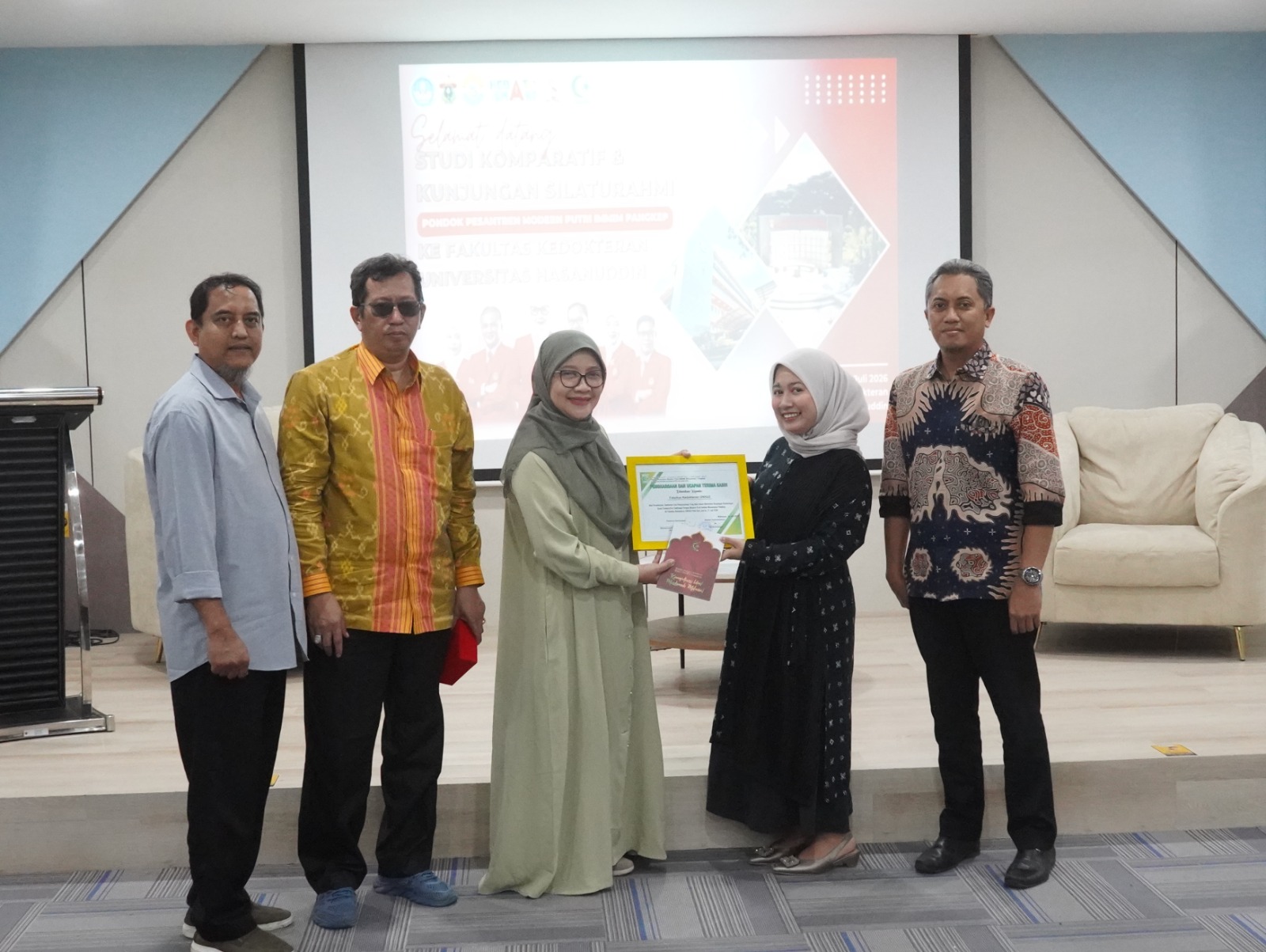 Fakultas Kedokteran Unhas Terima Kunjungan Studi Komparatif Pondok Pesantren Modern Putri IMMIM Pangkep